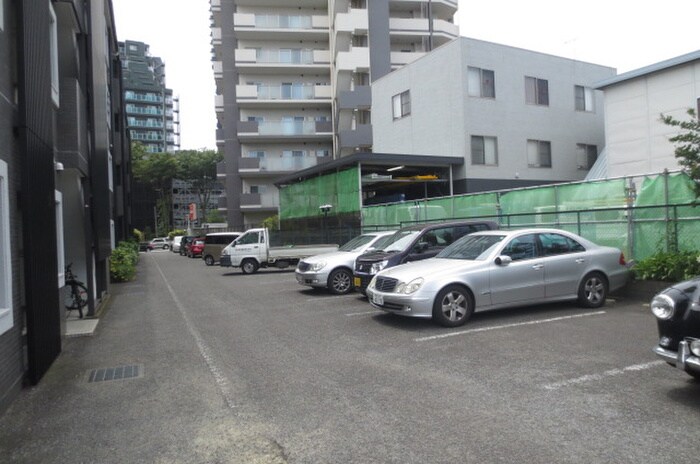 物件外観写真5　(駐車場)