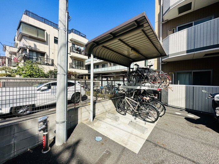 物件外観写真4　(駐輪場)