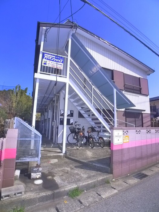 物件外観写真3　(エントランス部分)