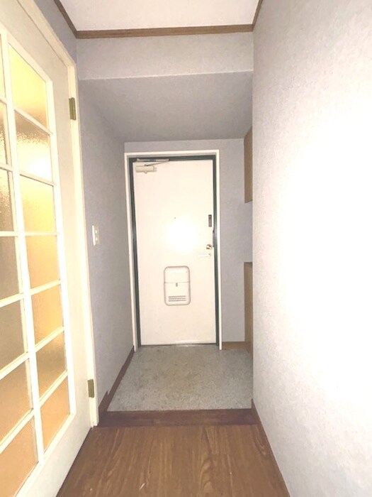 物件内観写真13　(玄関)