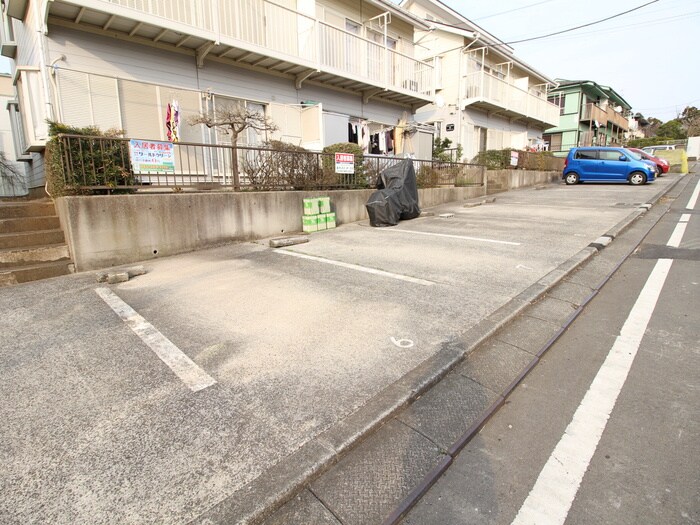 物件外観写真2　(駐車場)