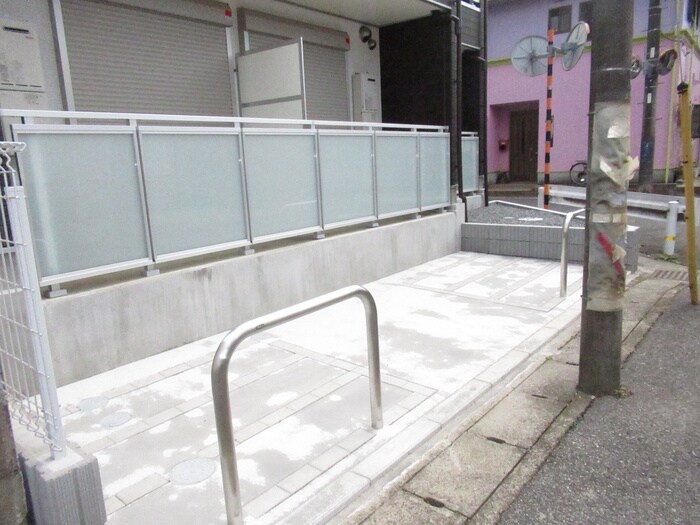 物件外観写真4　(駐輪場)