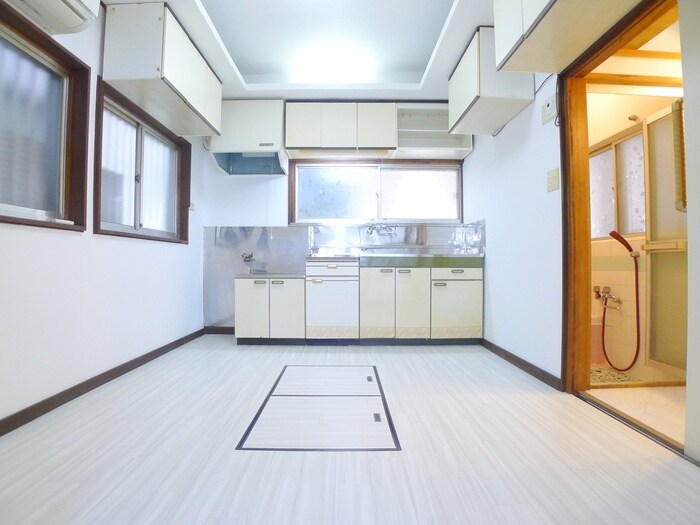 物件内観写真9　(室内からの展望)