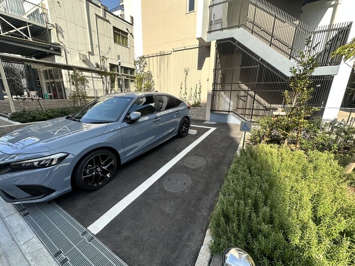 物件外観写真5　(駐車場)