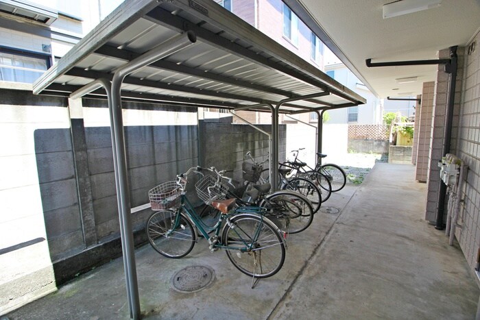 物件外観写真4　(駐輪場)