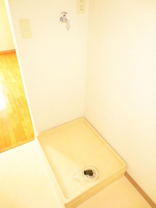 物件内観写真15　(洗濯機置場)