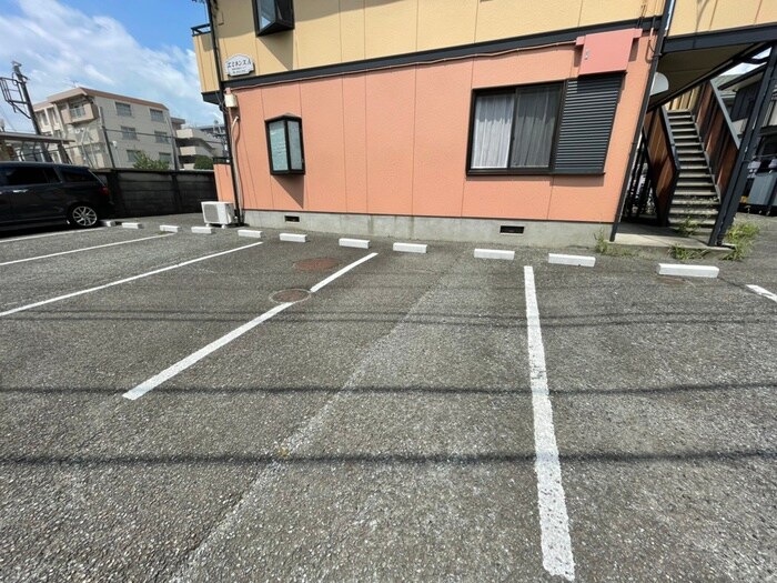 エミネンスＡの駐車場