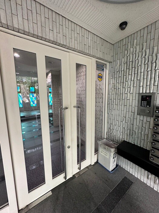 物件外観写真4　(エントランス部分)