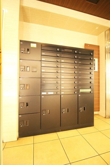 物件外観写真4　(エントランス部分)