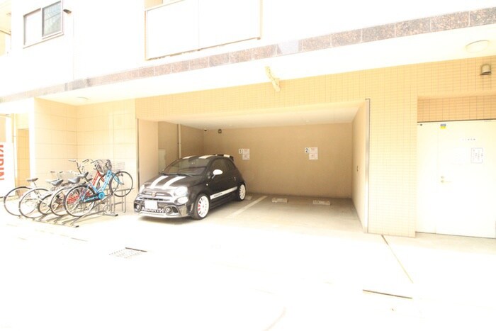 物件外観写真6　(駐車場)