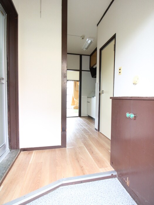 物件内観写真10　(玄関)