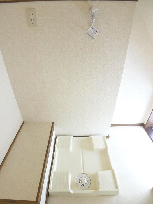 物件内観写真14　(洗濯機置場)