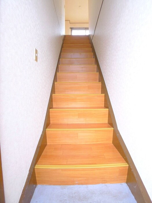 物件内観写真16　(玄関)