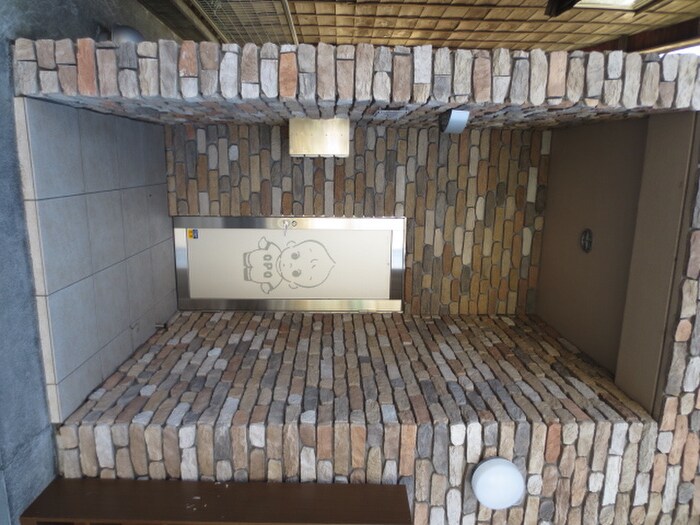 物件外観写真5　(エントランス部分)