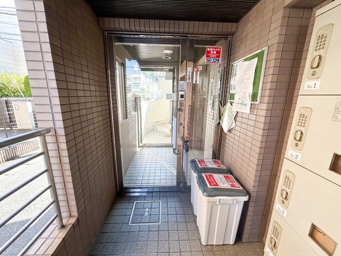 物件外観写真4　(エントランス部分)