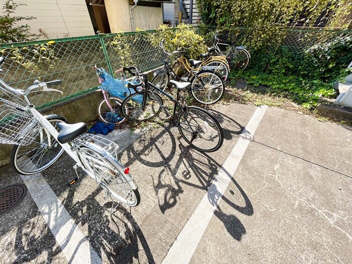 物件外観写真6　(駐輪場)