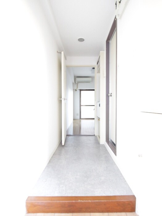 物件内観写真10　(玄関)
