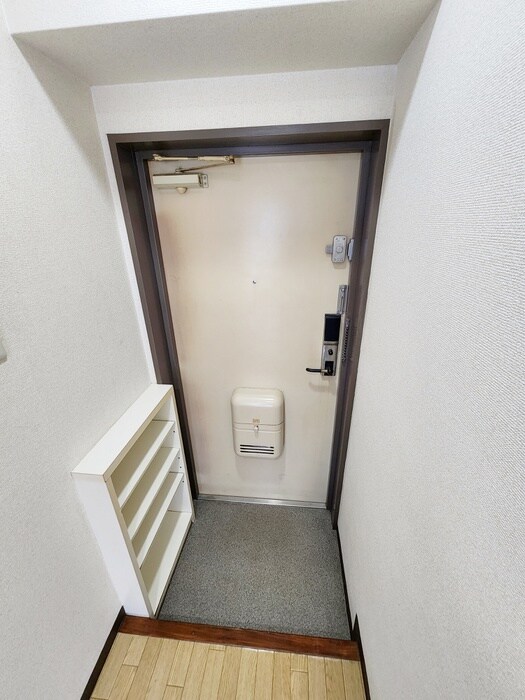 物件内観写真14　(玄関)