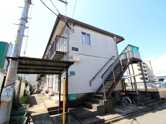 物件外観写真2　(エントランス部分)