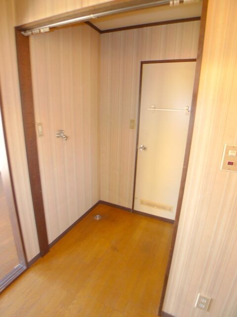 物件内観写真13　(洗濯機置場)