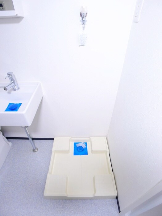 物件内観写真17　(洗濯機置場)