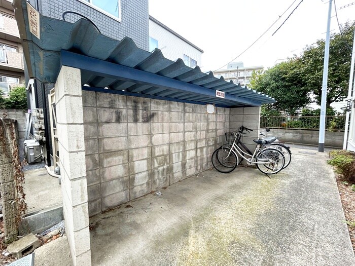 物件外観写真4　(駐輪場)