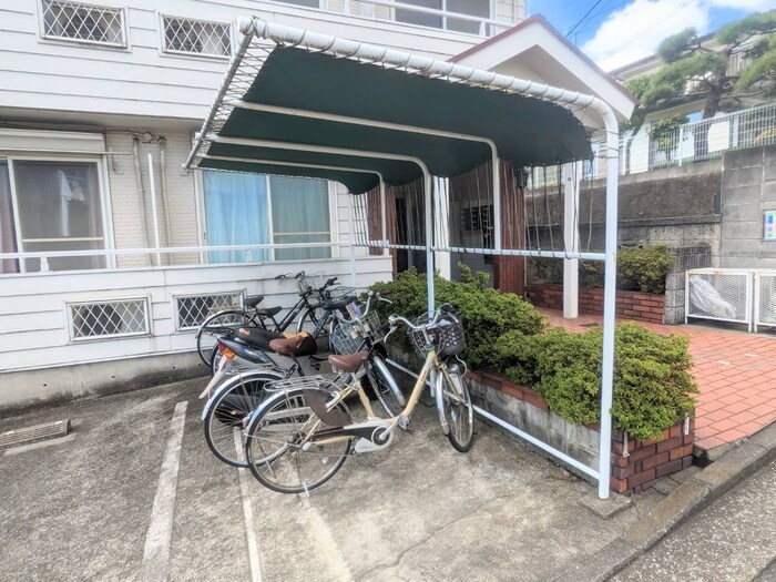 物件外観写真2　(駐輪場)