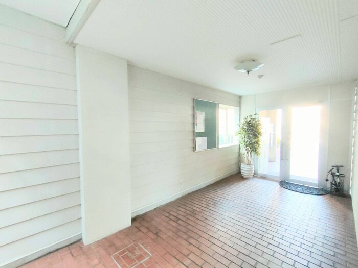 物件外観写真3　(エントランス部分)