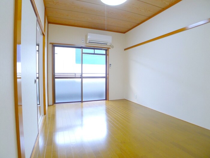 物件内観写真3　(居室)