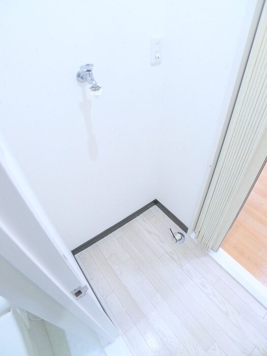 物件内観写真8　(洗濯機置場)