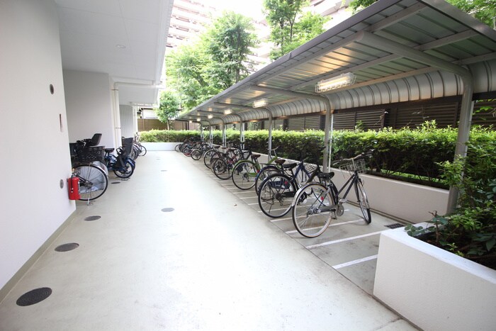 物件外観写真2　(駐輪場)