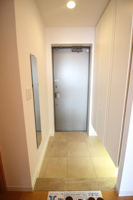 物件内観写真8　(玄関)