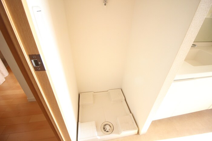 物件内観写真10　(洗濯機置場)