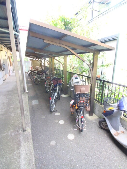 物件外観写真5　(駐輪場)