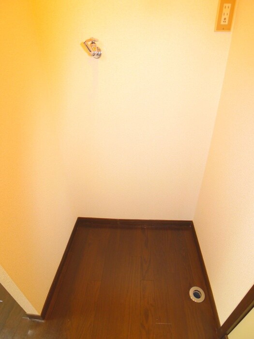 物件内観写真13　(洗濯機置場)