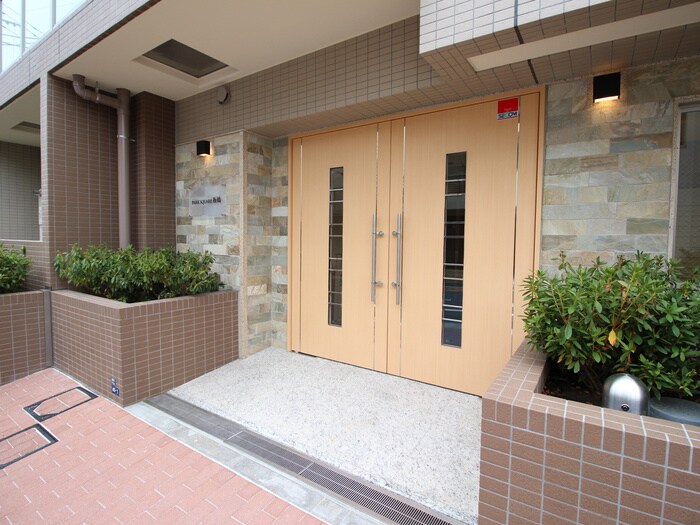 物件外観写真2　(エントランス部分)