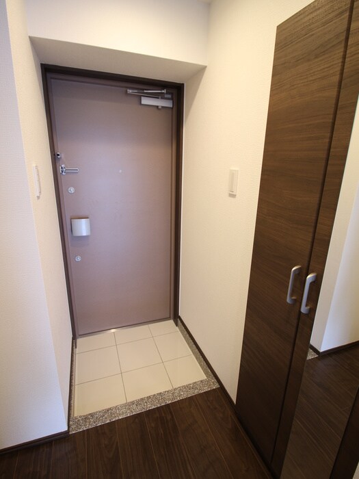 物件内観写真10　(玄関)