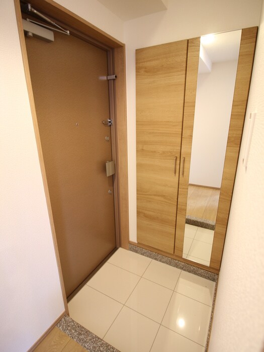物件内観写真10　(玄関)
