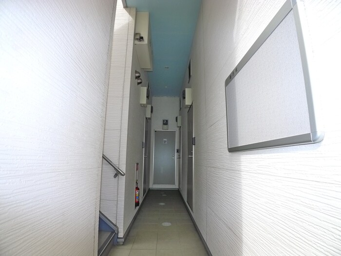 物件外観写真6　(エントランス部分)