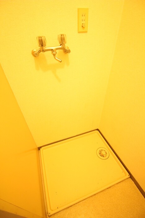 物件内観写真12　(洗濯機置場)