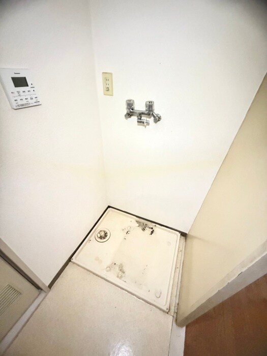 物件内観写真13　(洗濯機置場)