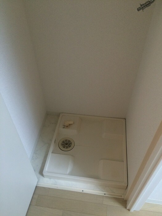 物件内観写真15　(洗濯機置場)