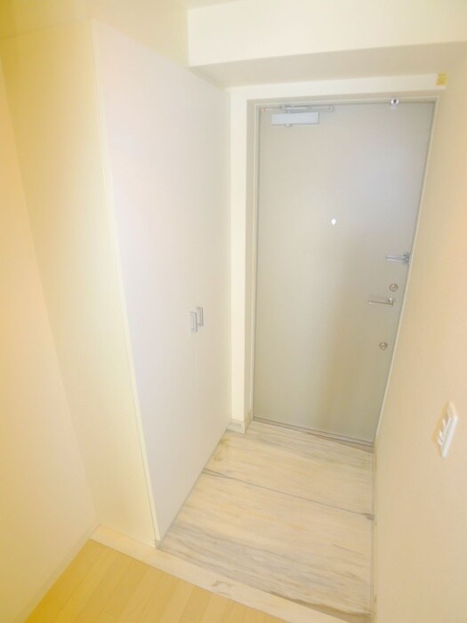 物件内観写真16　(玄関)