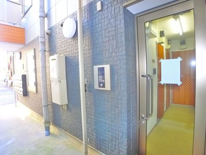 物件外観写真4　(エントランス部分)