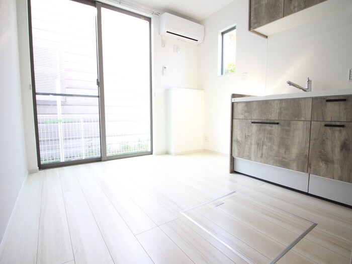 物件内観写真4　(居室)