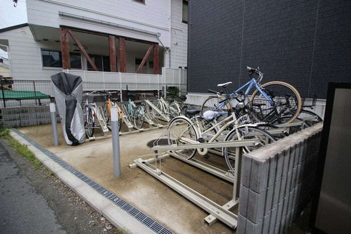物件外観写真3　(駐輪場)