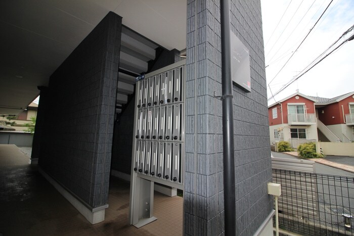 物件外観写真5　(エントランス部分)