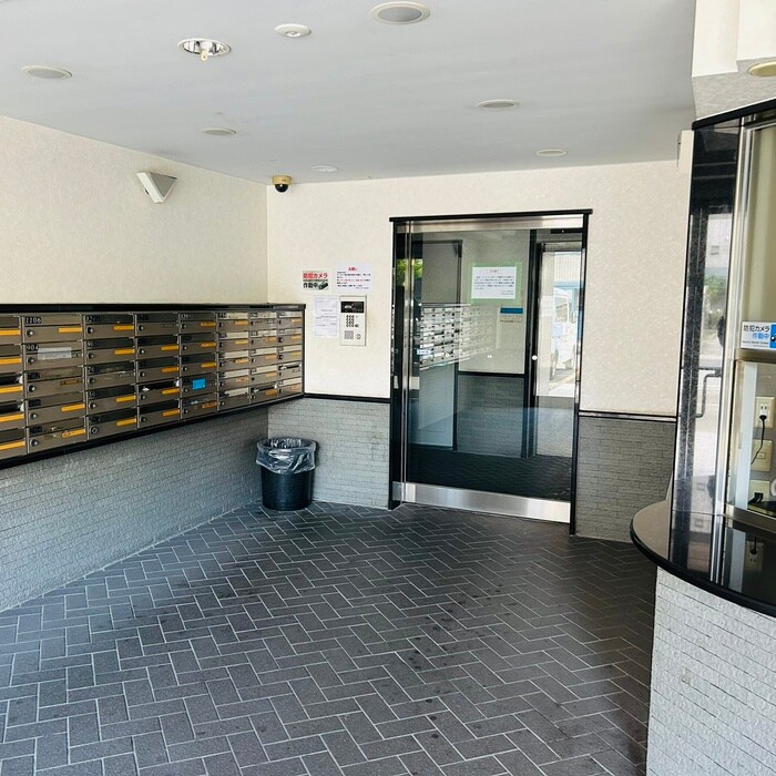 物件外観写真3　(エントランス部分)