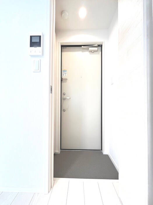 物件内観写真16　(玄関)