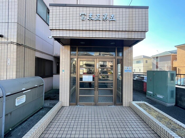 物件外観写真2　(エントランス部分)